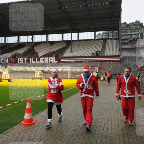 07.12.2025 - St. Pauli X-Mass-Run No. 15 Fabian Wolf http://msf.ph/oto/9397146 07.12.2025 10:43:19 Ziel 1053, 1301, 1616, 1814, 1936, 2052, 2053, 2724, 2726, 2761, 2762, 3022, 3038 meine-sportfotos.de