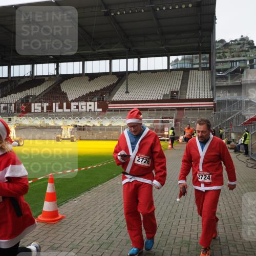 07.12.2025 - St. Pauli X-Mass-Run No. 15 Fabian Wolf http://msf.ph/oto/9397150 07.12.2025 10:43:20 Ziel 1053, 1301, 1616, 1814, 1936, 2052, 2053, 2724, 2726, 2761, 2762, 3022, 3038 meine-sportfotos.de