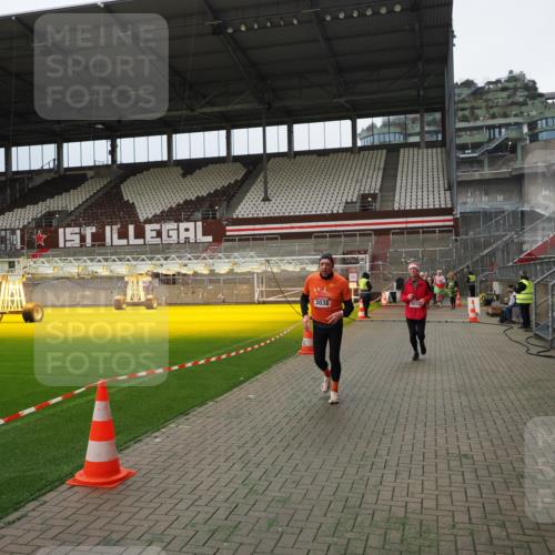 07.12.2025 - St. Pauli X-Mass-Run No. 15 Fabian Wolf http://msf.ph/oto/9397156 07.12.2025 10:43:23 Ziel 1053, 1616, 1814, 1936, 2052, 2053, 2724, 2726, 2761, 2762, 3022, 3038 meine-sportfotos.de