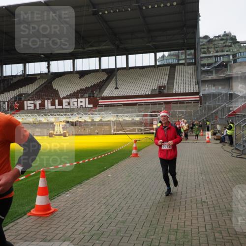 07.12.2025 - St. Pauli X-Mass-Run No. 15 Fabian Wolf http://msf.ph/oto/9397165 07.12.2025 10:43:25 Ziel 559, 1053, 1616, 1814, 1936, 2459, 2724, 2726, 2761, 2762, 3022, 3038, 3226, 3237 meine-sportfotos.de