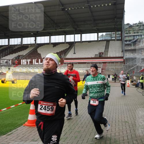 07.12.2025 - St. Pauli X-Mass-Run No. 15 Fabian Wolf http://msf.ph/oto/9397187 07.12.2025 10:43:34 Ziel 74, 84, 559, 706, 2459, 2487, 2647, 3022, 3038, 3226, 3237, 4104 meine-sportfotos.de