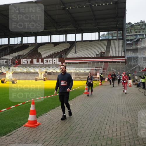 07.12.2025 - St. Pauli X-Mass-Run No. 15 Fabian Wolf http://msf.ph/oto/9397197 07.12.2025 10:43:38 Ziel 74, 84, 559, 706, 1913, 2459, 2487, 2647, 2767, 3022, 3226, 3237, 4095, 4096, 4104 meine-sportfotos.de
