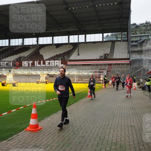 07.12.2025 - St. Pauli X-Mass-Run No. 15 Fabian Wolf http://msf.ph/oto/9397198 07.12.2025 10:43:39 Ziel 74, 84, 559, 706, 1913, 2459, 2487, 2647, 2767, 3100, 3226, 3237, 4095, 4096, 4104 meine-sportfotos.de