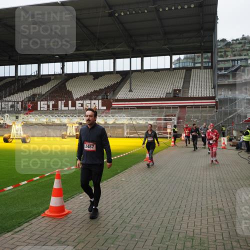 07.12.2025 - St. Pauli X-Mass-Run No. 15 Fabian Wolf http://msf.ph/oto/9397199 07.12.2025 10:43:39 Ziel 74, 84, 559, 706, 1913, 2459, 2487, 2647, 2767, 3100, 3226, 3237, 4095, 4096, 4104 meine-sportfotos.de