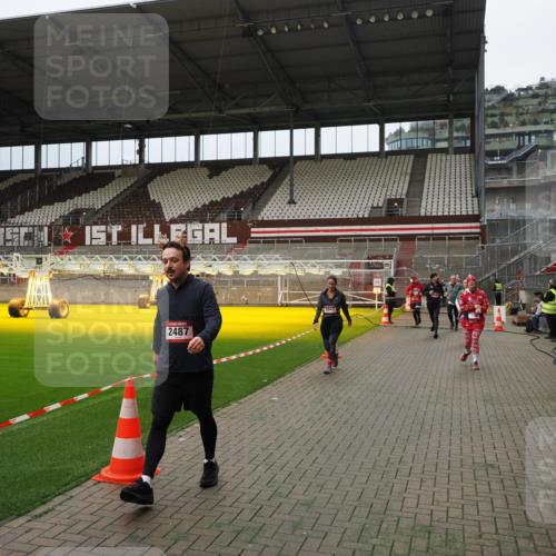 07.12.2025 - St. Pauli X-Mass-Run No. 15 Fabian Wolf http://msf.ph/oto/9397200 07.12.2025 10:43:39 Ziel 74, 84, 559, 706, 1913, 2459, 2487, 2647, 2767, 3100, 3226, 3237, 4095, 4096, 4104 meine-sportfotos.de