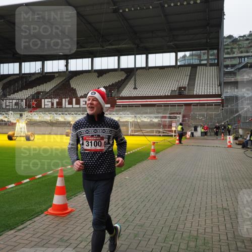 07.12.2025 - St. Pauli X-Mass-Run No. 15 Fabian Wolf http://msf.ph/oto/9397230 07.12.2025 10:43:47 Ziel 74, 84, 706, 1913, 2487, 2647, 2767, 3100, 4095, 4096 meine-sportfotos.de