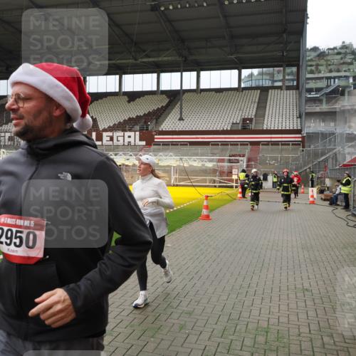 07.12.2025 - St. Pauli X-Mass-Run No. 15 Fabian Wolf http://msf.ph/oto/9397245 07.12.2025 10:44:00 Ziel 32, 179, 1651, 2499, 2950, 2955, 4254, 4255 meine-sportfotos.de