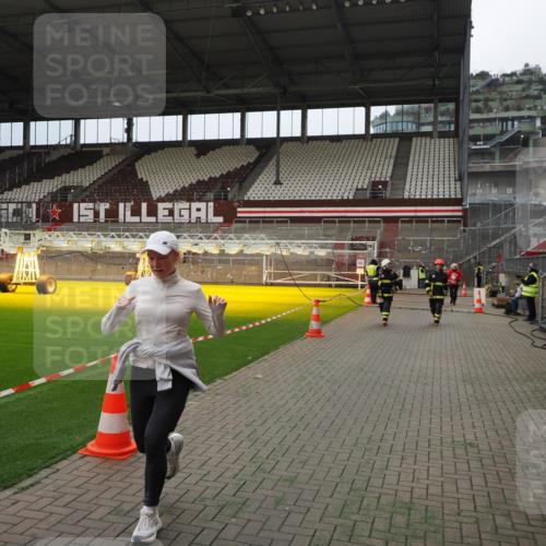 07.12.2025 - St. Pauli X-Mass-Run No. 15 Fabian Wolf http://msf.ph/oto/9397247 07.12.2025 10:44:00 Ziel 32, 179, 1651, 2499, 2950, 2955, 4254, 4255 meine-sportfotos.de