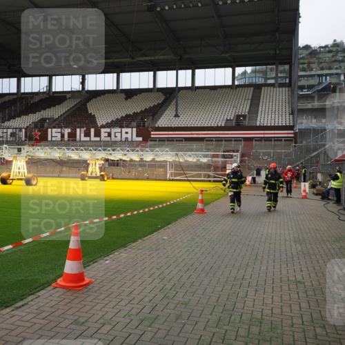 07.12.2025 - St. Pauli X-Mass-Run No. 15 Fabian Wolf http://msf.ph/oto/9397252 07.12.2025 10:44:02 Ziel 32, 179, 1651, 2499, 2950, 2955, 4254, 4255 meine-sportfotos.de