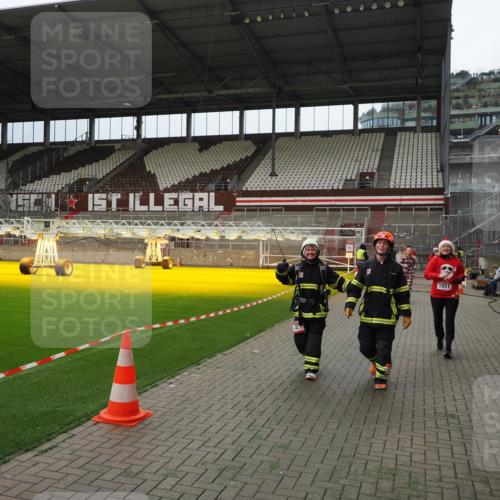 07.12.2025 - St. Pauli X-Mass-Run No. 15 Fabian Wolf http://msf.ph/oto/9397270 07.12.2025 10:44:07 Ziel 32, 179, 1651, 1948, 2499, 2950, 2955, 3012, 4254, 4255 meine-sportfotos.de