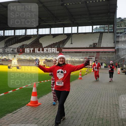 07.12.2025 - St. Pauli X-Mass-Run No. 15 Fabian Wolf http://msf.ph/oto/9397297 07.12.2025 10:44:12 Ziel 32, 179, 1651, 1947, 1948, 2499, 3012 meine-sportfotos.de