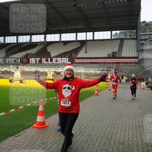 07.12.2025 - St. Pauli X-Mass-Run No. 15 Fabian Wolf http://msf.ph/oto/9397298 07.12.2025 10:44:13 Ziel 32, 179, 1651, 1947, 1948, 2499, 3012 meine-sportfotos.de