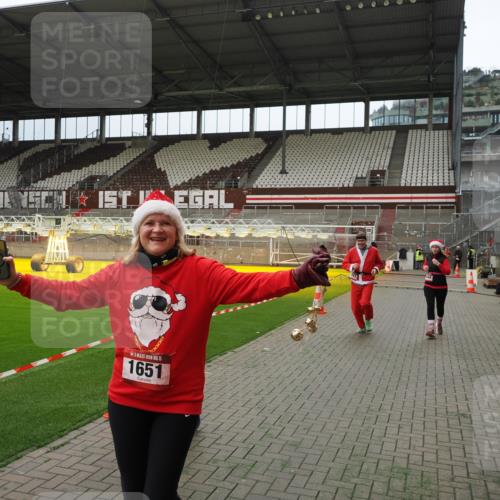 07.12.2025 - St. Pauli X-Mass-Run No. 15 Fabian Wolf http://msf.ph/oto/9397301 07.12.2025 10:44:13 Ziel 32, 179, 1651, 1947, 1948, 2499, 3012 meine-sportfotos.de