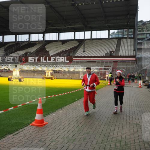 07.12.2025 - St. Pauli X-Mass-Run No. 15 Fabian Wolf http://msf.ph/oto/9397307 07.12.2025 10:44:15 Ziel 32, 179, 1089, 1651, 1947, 1948, 3012 meine-sportfotos.de