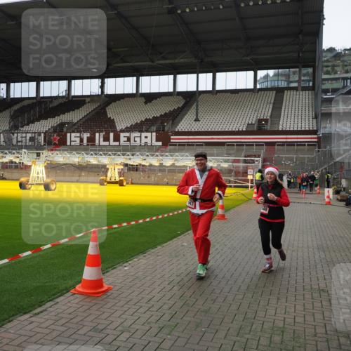 07.12.2025 - St. Pauli X-Mass-Run No. 15 Fabian Wolf http://msf.ph/oto/9397308 07.12.2025 10:44:15 Ziel 32, 179, 1089, 1651, 1947, 1948, 3012 meine-sportfotos.de