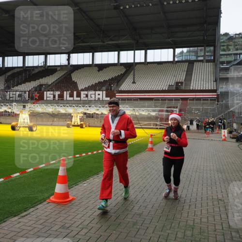 07.12.2025 - St. Pauli X-Mass-Run No. 15 Fabian Wolf http://msf.ph/oto/9397309 07.12.2025 10:44:15 Ziel 32, 179, 1089, 1651, 1947, 1948, 3012 meine-sportfotos.de