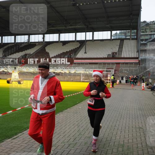 07.12.2025 - St. Pauli X-Mass-Run No. 15 Fabian Wolf http://msf.ph/oto/9397312 07.12.2025 10:44:16 Ziel 32, 179, 1089, 1651, 1947, 1948, 3012 meine-sportfotos.de
