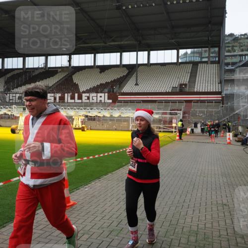 07.12.2025 - St. Pauli X-Mass-Run No. 15 Fabian Wolf http://msf.ph/oto/9397313 07.12.2025 10:44:16 Ziel 32, 179, 1089, 1651, 1947, 1948, 3012 meine-sportfotos.de