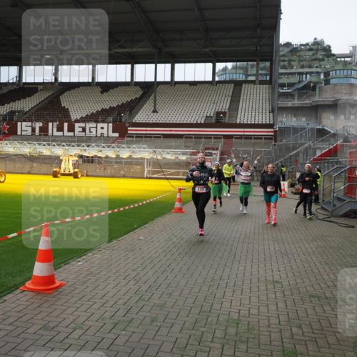 07.12.2025 - St. Pauli X-Mass-Run No. 15 Fabian Wolf http://msf.ph/oto/9397323 07.12.2025 10:44:23 Ziel 220, 571, 1051, 1059, 1060, 1089, 1421, 1947, 1948, 2357, 2359, 3012 meine-sportfotos.de