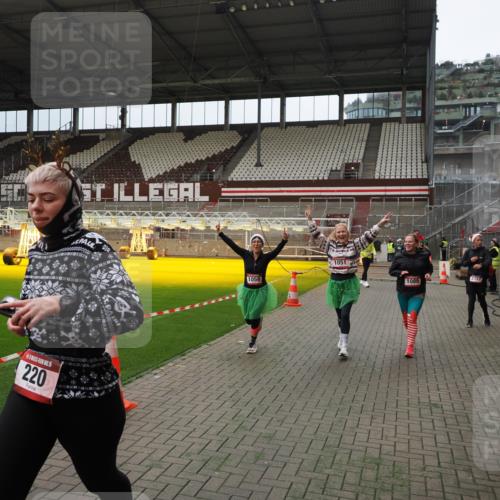 07.12.2025 - St. Pauli X-Mass-Run No. 15 Fabian Wolf http://msf.ph/oto/9397330 07.12.2025 10:44:25 Ziel 220, 571, 1051, 1059, 1060, 1089, 1421, 1947, 1948, 2357, 2359 meine-sportfotos.de