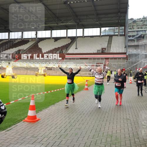 07.12.2025 - St. Pauli X-Mass-Run No. 15 Fabian Wolf http://msf.ph/oto/9397331 07.12.2025 10:44:25 Ziel 220, 571, 1051, 1059, 1060, 1089, 1421, 1947, 1948, 2357, 2359 meine-sportfotos.de