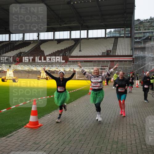 07.12.2025 - St. Pauli X-Mass-Run No. 15 Fabian Wolf http://msf.ph/oto/9397333 07.12.2025 10:44:25 Ziel 220, 571, 1051, 1059, 1060, 1089, 1421, 1947, 1948, 2357, 2359 meine-sportfotos.de