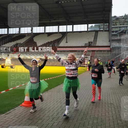07.12.2025 - St. Pauli X-Mass-Run No. 15 Fabian Wolf http://msf.ph/oto/9397335 07.12.2025 10:44:26 Ziel 220, 571, 1051, 1059, 1060, 1089, 1421, 1947, 1948, 2357, 2359 meine-sportfotos.de