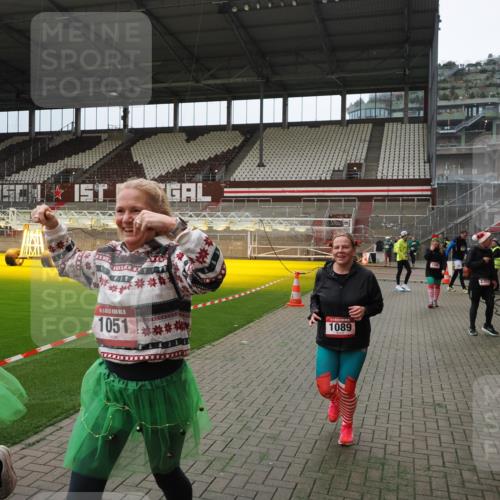 07.12.2025 - St. Pauli X-Mass-Run No. 15 Fabian Wolf http://msf.ph/oto/9397338 07.12.2025 10:44:26 Ziel 220, 571, 1051, 1059, 1060, 1089, 1421, 1947, 1948, 2357, 2359 meine-sportfotos.de