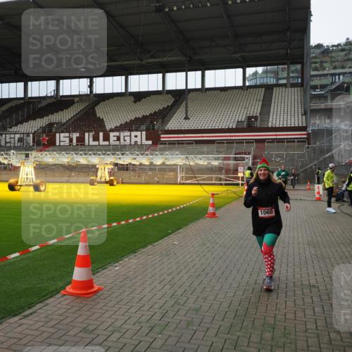 07.12.2025 - St. Pauli X-Mass-Run No. 15 Fabian Wolf http://msf.ph/oto/9397345 07.12.2025 10:44:30 Ziel 220, 571, 1051, 1059, 1060, 1089, 1421, 2321, 2325, 2357, 2359 meine-sportfotos.de