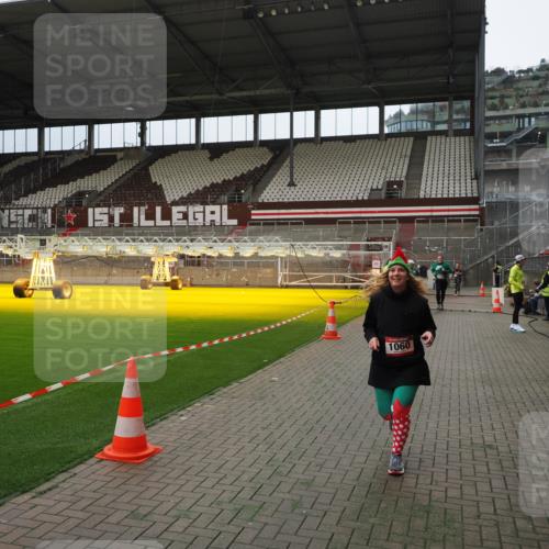 07.12.2025 - St. Pauli X-Mass-Run No. 15 Fabian Wolf http://msf.ph/oto/9397346 07.12.2025 10:44:30 Ziel 220, 571, 1051, 1059, 1060, 1089, 1421, 2321, 2325, 2357, 2359 meine-sportfotos.de