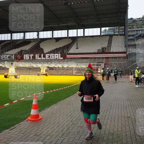 07.12.2025 - St. Pauli X-Mass-Run No. 15 Fabian Wolf http://msf.ph/oto/9397348 07.12.2025 10:44:30 Ziel 220, 571, 1051, 1059, 1060, 1089, 1421, 2321, 2325, 2357, 2359 meine-sportfotos.de