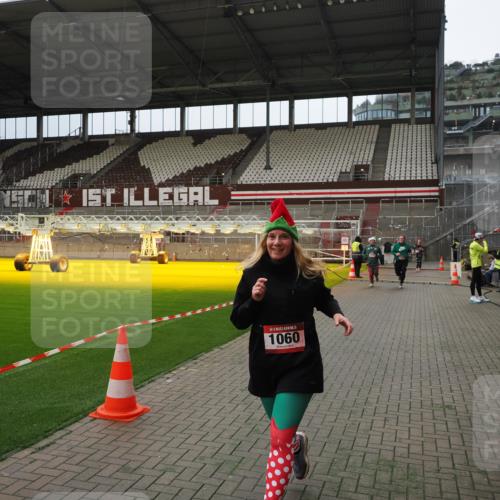 07.12.2025 - St. Pauli X-Mass-Run No. 15 Fabian Wolf http://msf.ph/oto/9397349 07.12.2025 10:44:31 Ziel 220, 571, 1051, 1059, 1060, 1089, 1421, 2321, 2325, 2357, 2359 meine-sportfotos.de