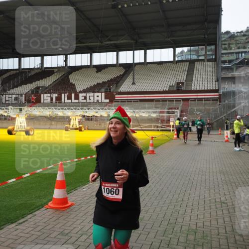 07.12.2025 - St. Pauli X-Mass-Run No. 15 Fabian Wolf http://msf.ph/oto/9397350 07.12.2025 10:44:31 Ziel 220, 571, 1051, 1059, 1060, 1089, 1421, 2321, 2325, 2357, 2359 meine-sportfotos.de