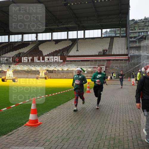 07.12.2025 - St. Pauli X-Mass-Run No. 15 Fabian Wolf http://msf.ph/oto/9397356 07.12.2025 10:44:35 Ziel 220, 571, 1051, 1059, 1060, 1089, 1421, 2321, 2325, 2357, 2359, 3132 meine-sportfotos.de