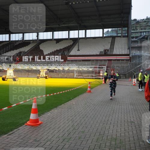 07.12.2025 - St. Pauli X-Mass-Run No. 15 Fabian Wolf http://msf.ph/oto/9397367 07.12.2025 10:44:37 Ziel 220, 571, 1051, 1059, 1060, 1421, 2321, 2325, 2357, 2359, 3132 meine-sportfotos.de