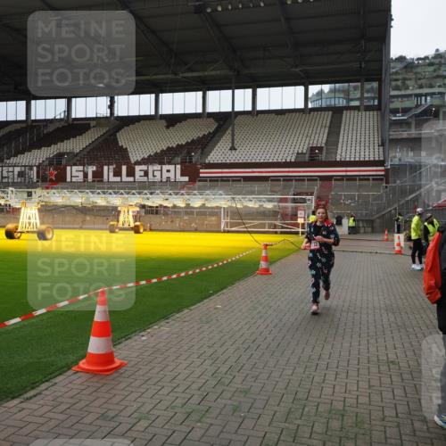 07.12.2025 - St. Pauli X-Mass-Run No. 15 Fabian Wolf http://msf.ph/oto/9397369 07.12.2025 10:44:38 Ziel 220, 571, 1051, 1059, 1060, 1421, 2321, 2325, 3132 meine-sportfotos.de