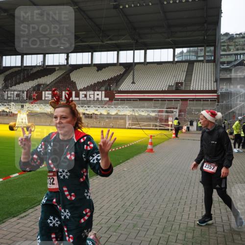 07.12.2025 - St. Pauli X-Mass-Run No. 15 Fabian Wolf http://msf.ph/oto/9397378 07.12.2025 10:44:40 Ziel 571, 1060, 1421, 2321, 2325, 3132 meine-sportfotos.de