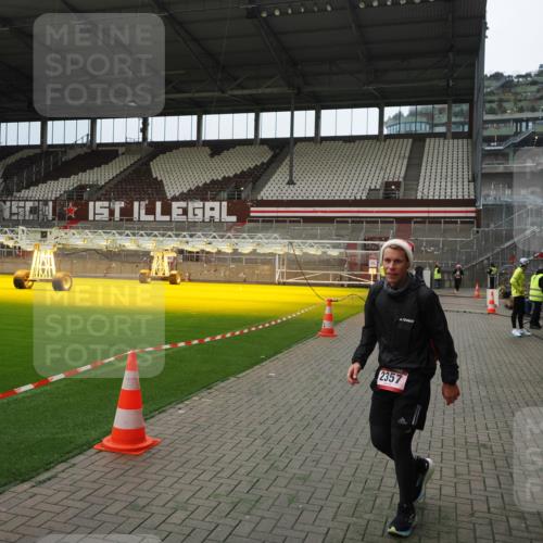 07.12.2025 - St. Pauli X-Mass-Run No. 15 Fabian Wolf http://msf.ph/oto/9397379 07.12.2025 10:44:41 Ziel 2321, 2325, 3132 meine-sportfotos.de