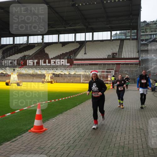 07.12.2025 - St. Pauli X-Mass-Run No. 15 Fabian Wolf http://msf.ph/oto/9397386 07.12.2025 10:44:52 Ziel 86, 2058, 3132, 4876 meine-sportfotos.de