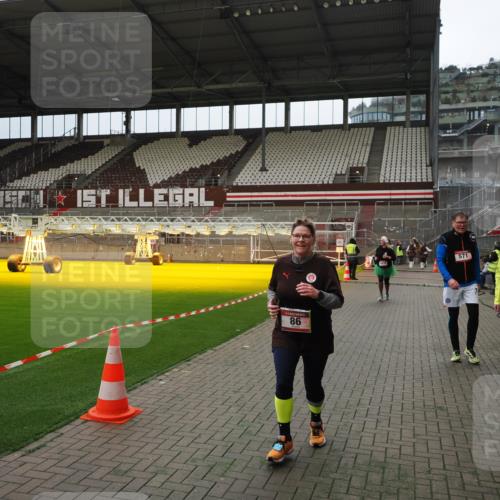 07.12.2025 - St. Pauli X-Mass-Run No. 15 Fabian Wolf http://msf.ph/oto/9397395 07.12.2025 10:44:54 Ziel 86, 2058, 4876 meine-sportfotos.de