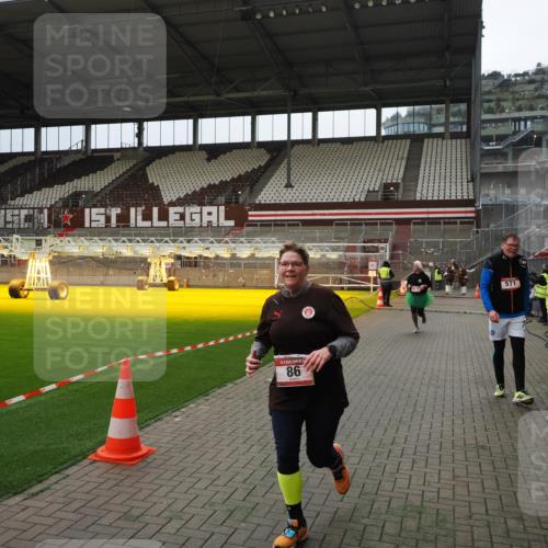 07.12.2025 - St. Pauli X-Mass-Run No. 15 Fabian Wolf http://msf.ph/oto/9397396 07.12.2025 10:44:54 Ziel 86, 2058, 4876 meine-sportfotos.de