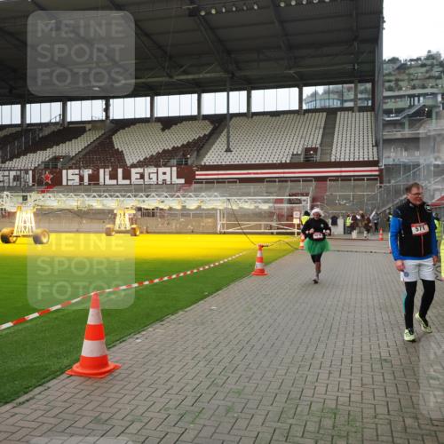 07.12.2025 - St. Pauli X-Mass-Run No. 15 Fabian Wolf http://msf.ph/oto/9397401 07.12.2025 10:44:55 Ziel 86, 2058, 4876 meine-sportfotos.de