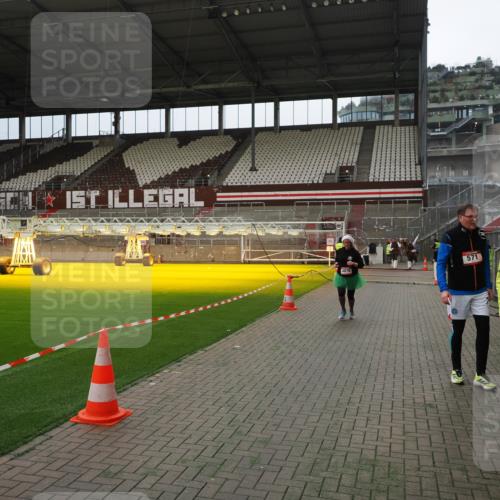 07.12.2025 - St. Pauli X-Mass-Run No. 15 Fabian Wolf http://msf.ph/oto/9397402 07.12.2025 10:44:55 Ziel 86, 2058, 4876 meine-sportfotos.de