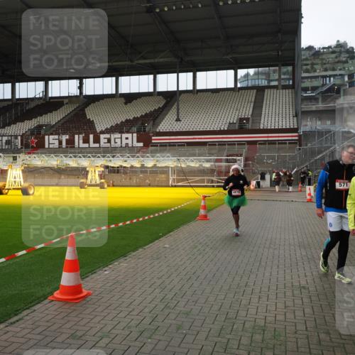 07.12.2025 - St. Pauli X-Mass-Run No. 15 Fabian Wolf http://msf.ph/oto/9397404 07.12.2025 10:44:56 Ziel 86, 2058, 4876 meine-sportfotos.de