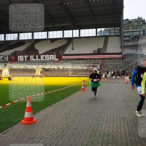 07.12.2025 - St. Pauli X-Mass-Run No. 15 Fabian Wolf http://msf.ph/oto/9397405 07.12.2025 10:44:56 Ziel 86, 2058, 4876 meine-sportfotos.de