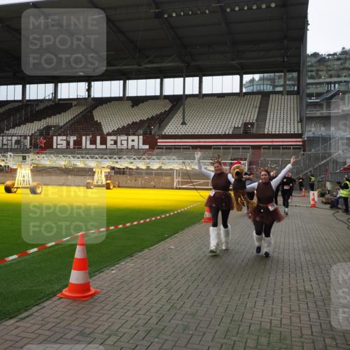 07.12.2025 - St. Pauli X-Mass-Run No. 15 Fabian Wolf http://msf.ph/oto/9397412 07.12.2025 10:45:04 Ziel 86, 791, 793, 1415, 1419, 1546, 2058, 2158, 2524, 2525, 4876 meine-sportfotos.de