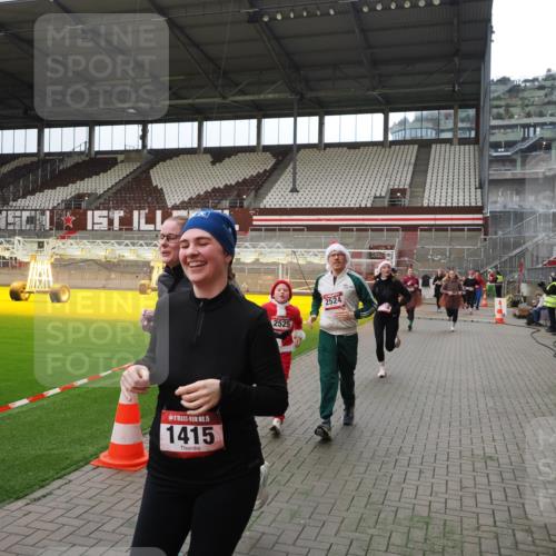 07.12.2025 - St. Pauli X-Mass-Run No. 15 Fabian Wolf http://msf.ph/oto/9397425 07.12.2025 10:45:09 Ziel 631, 636, 791, 793, 1245, 1415, 1419, 1546, 2158, 2524, 2525, 3350, 4876 meine-sportfotos.de