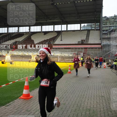 07.12.2025 - St. Pauli X-Mass-Run No. 15 Fabian Wolf http://msf.ph/oto/9397435 07.12.2025 10:45:12 Ziel 631, 636, 791, 793, 1245, 1415, 1419, 1546, 2086, 2158, 2524, 2525, 3350 meine-sportfotos.de