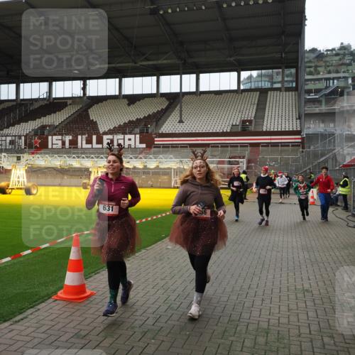 07.12.2025 - St. Pauli X-Mass-Run No. 15 Fabian Wolf http://msf.ph/oto/9397441 07.12.2025 10:45:14 Ziel 82, 631, 636, 791, 793, 1245, 1415, 1419, 1546, 2086, 2158, 2220, 2524, 2525, 3350 meine-sportfotos.de