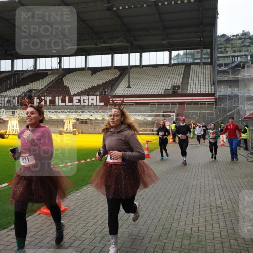 07.12.2025 - St. Pauli X-Mass-Run No. 15 Fabian Wolf http://msf.ph/oto/9397443 07.12.2025 10:45:14 Ziel 82, 631, 636, 791, 793, 1245, 1415, 1419, 1546, 2086, 2158, 2220, 2524, 2525, 3350 meine-sportfotos.de